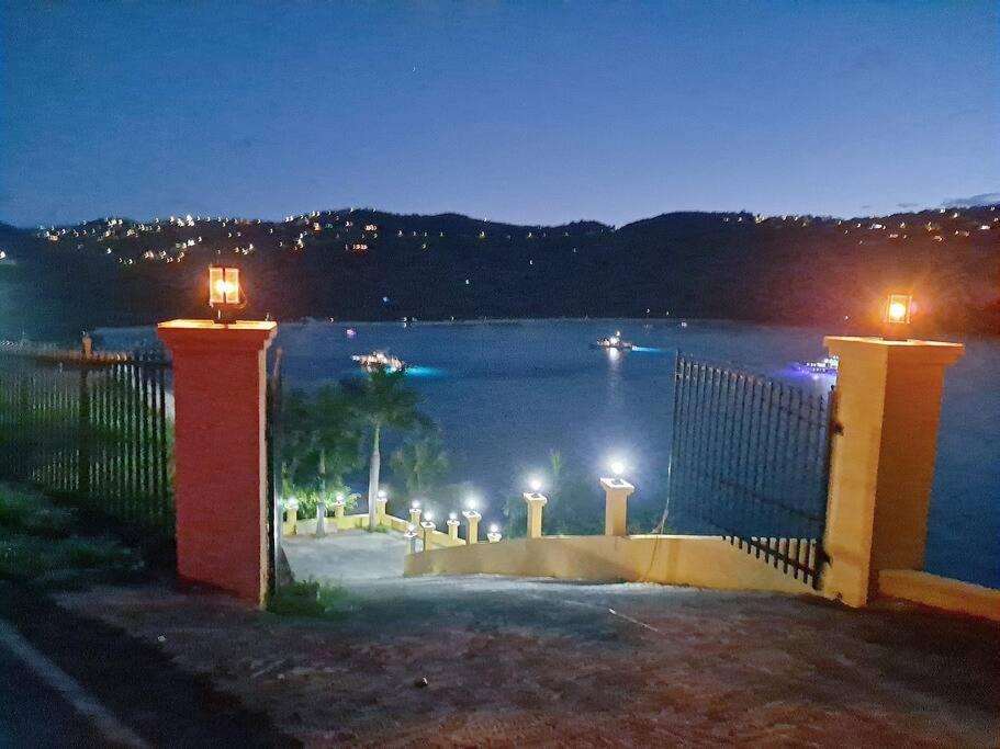 Sailfish Villa Luxury Beachfront Estate Magens Bay Cruz Bay Exterior photo