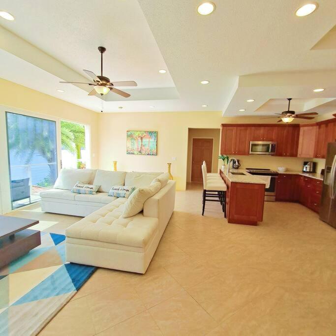 Sailfish Villa Luxury Beachfront Estate Magens Bay Cruz Bay Exterior photo